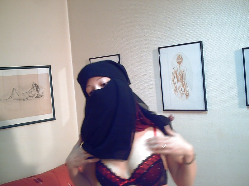 ARAB SLUT - NAIMA pict gal