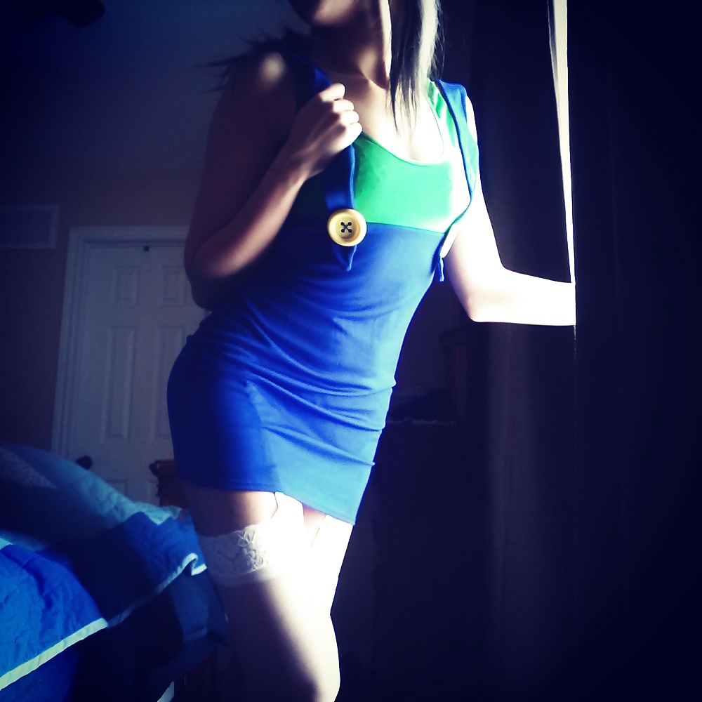 She prefers Luigi over Mario pict gal