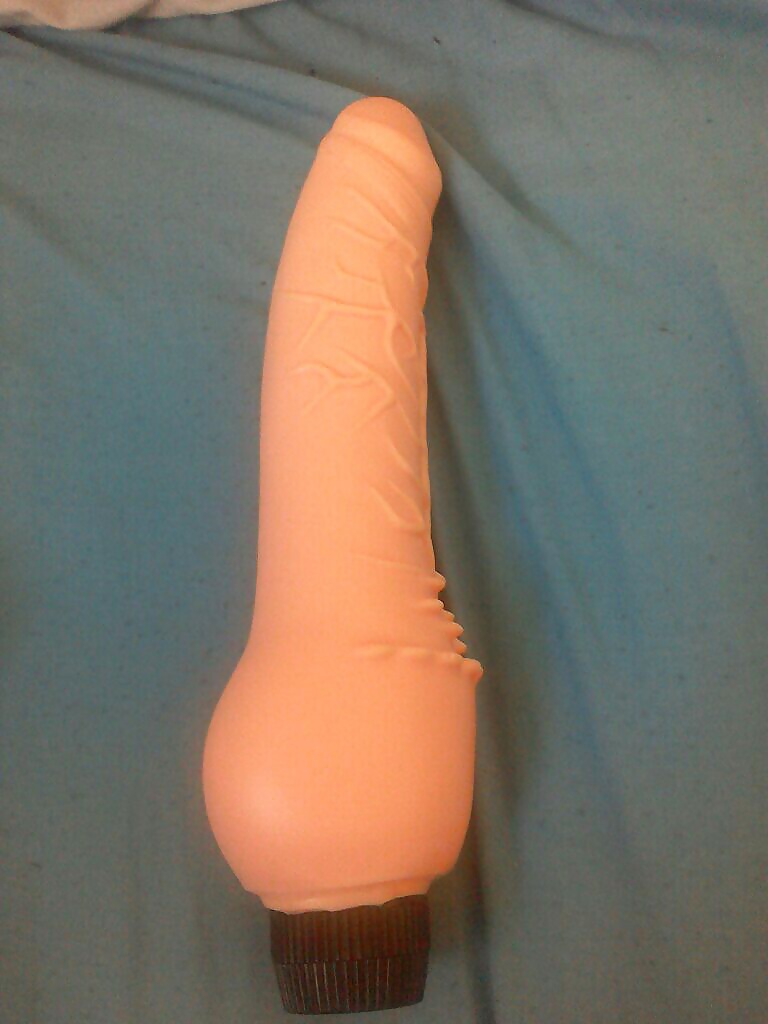 1st time with the big dildo pict gal