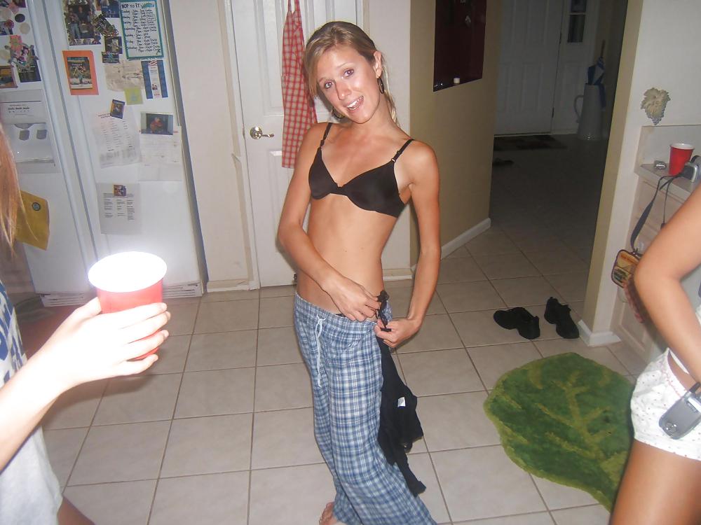 Bra Babes 34 pict gal