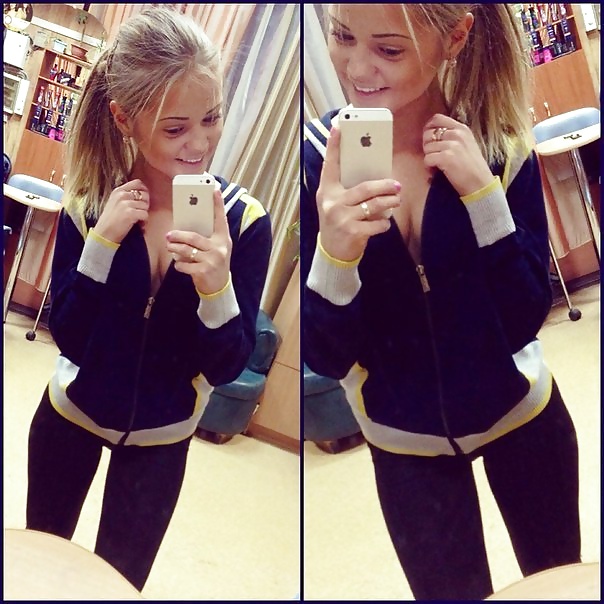 Blond and small pict gal