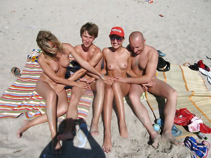 Naked beach group. pict gal