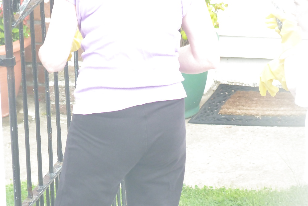 neighbours voyeured 4 pict gal