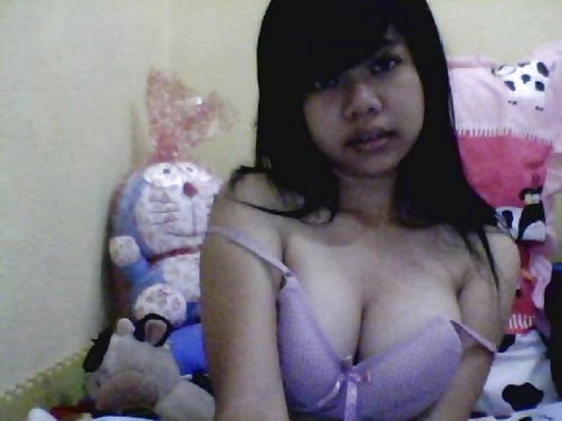 Another Malaysian Teen Perfect Rack & Bush pict gal