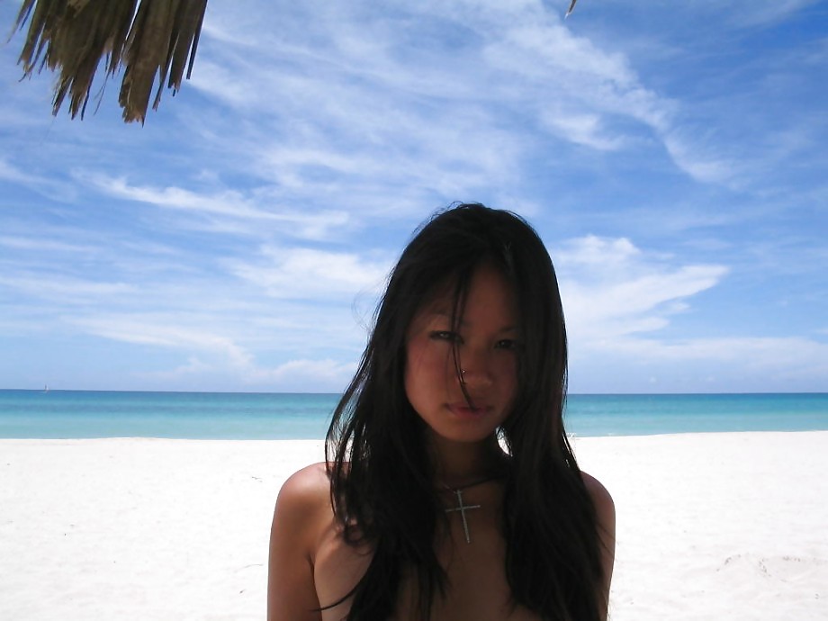 Naked on the Beach pict gal