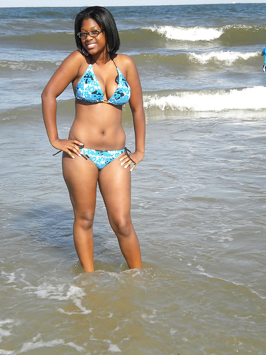 Young Ebony Hotties (Bikini Edition) pict gal
