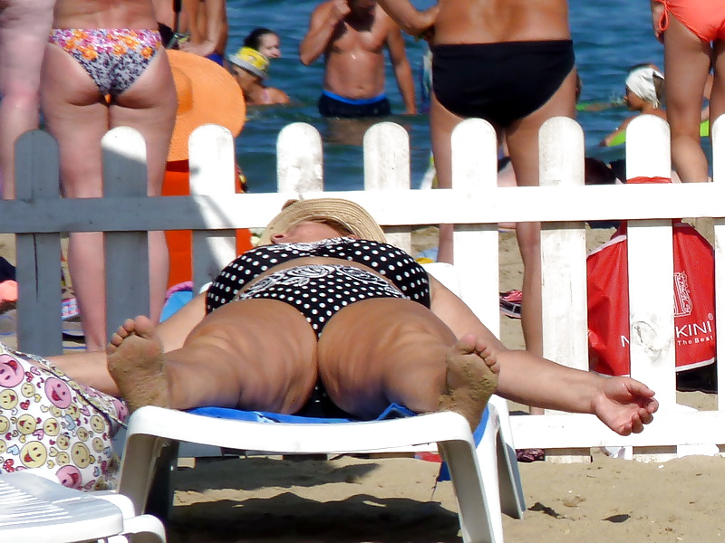 Russians Mature Grannies on the beach! Amateur mix! pict gal