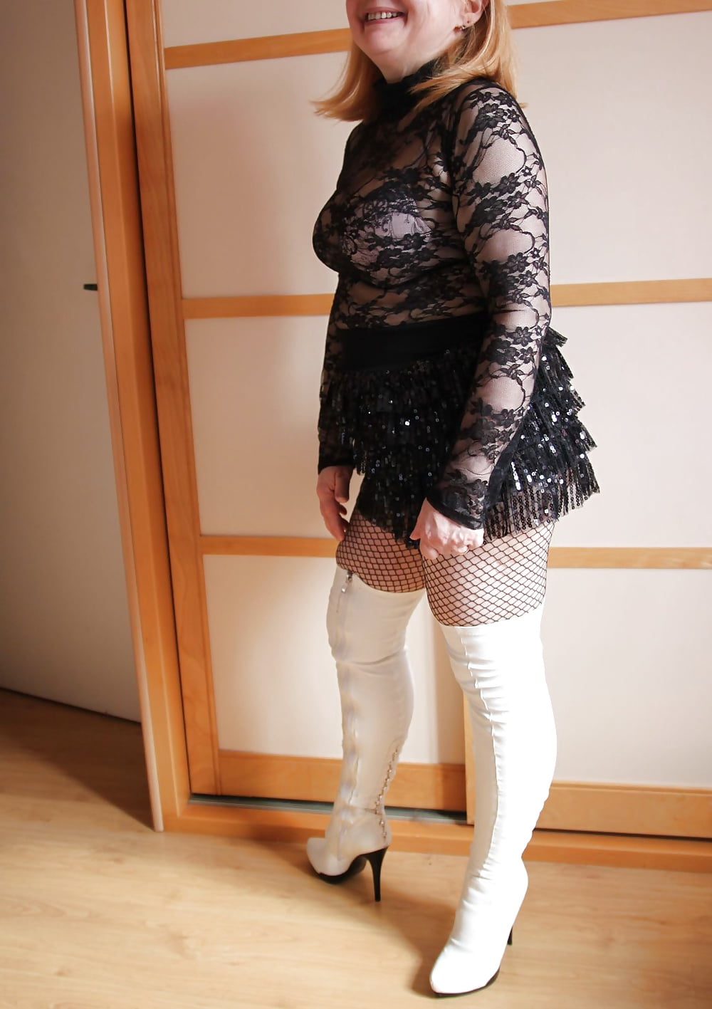 Julia en cuissardes blanches pict gal