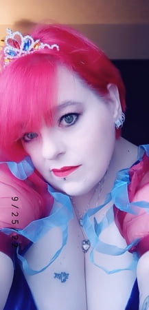 raven plays dress up         