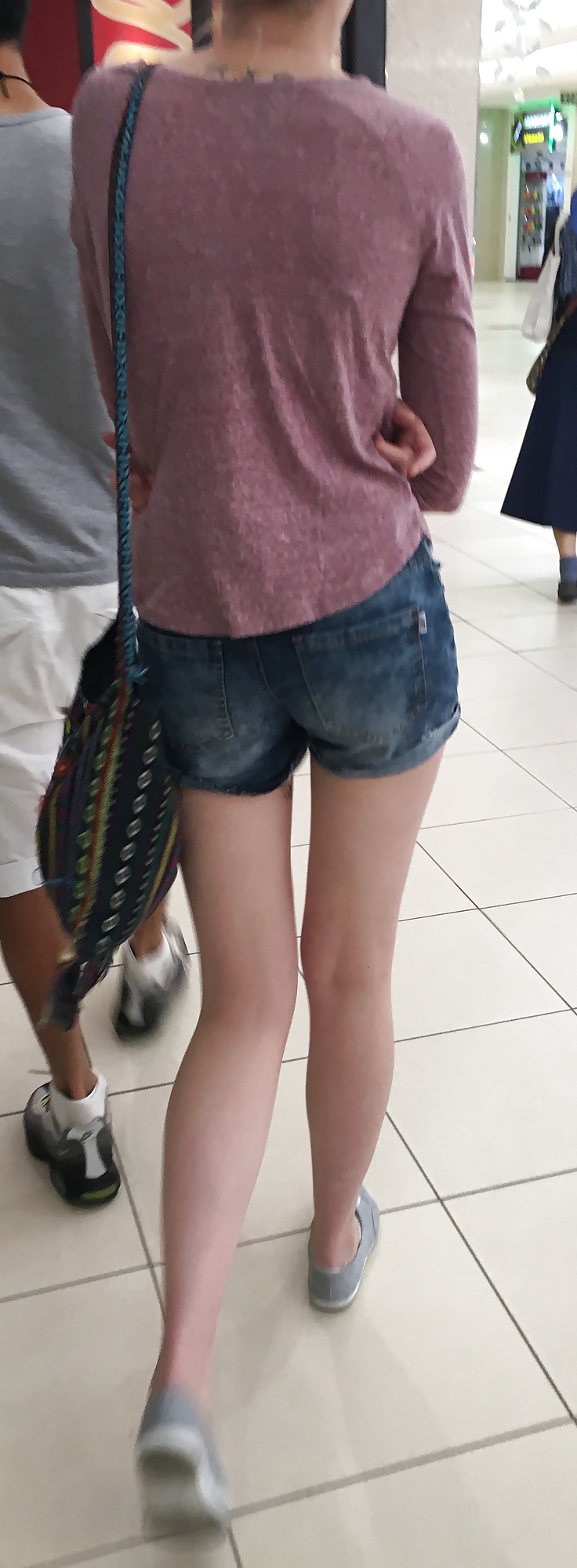 A tall tight mall teen from behind pict gal