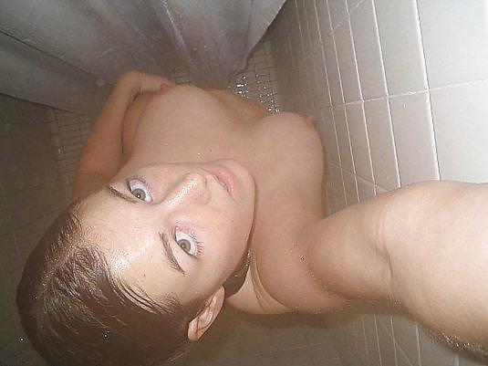 Girls Bathing and Showering 4 pict gal