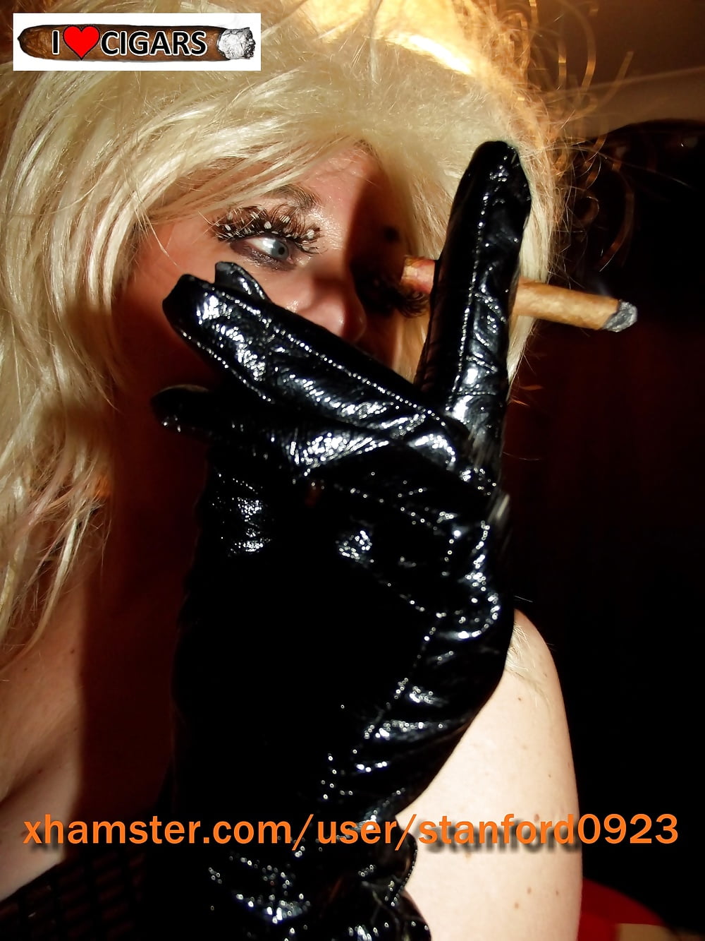 SEXY WOMEN SMOKE CIGARS