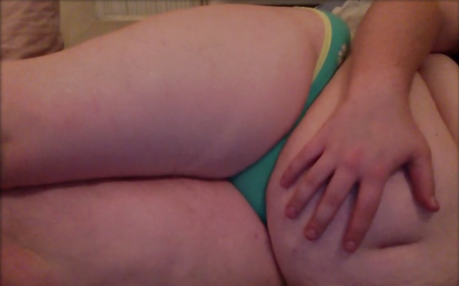 Shy insecure self-shot BBW girl pict gal