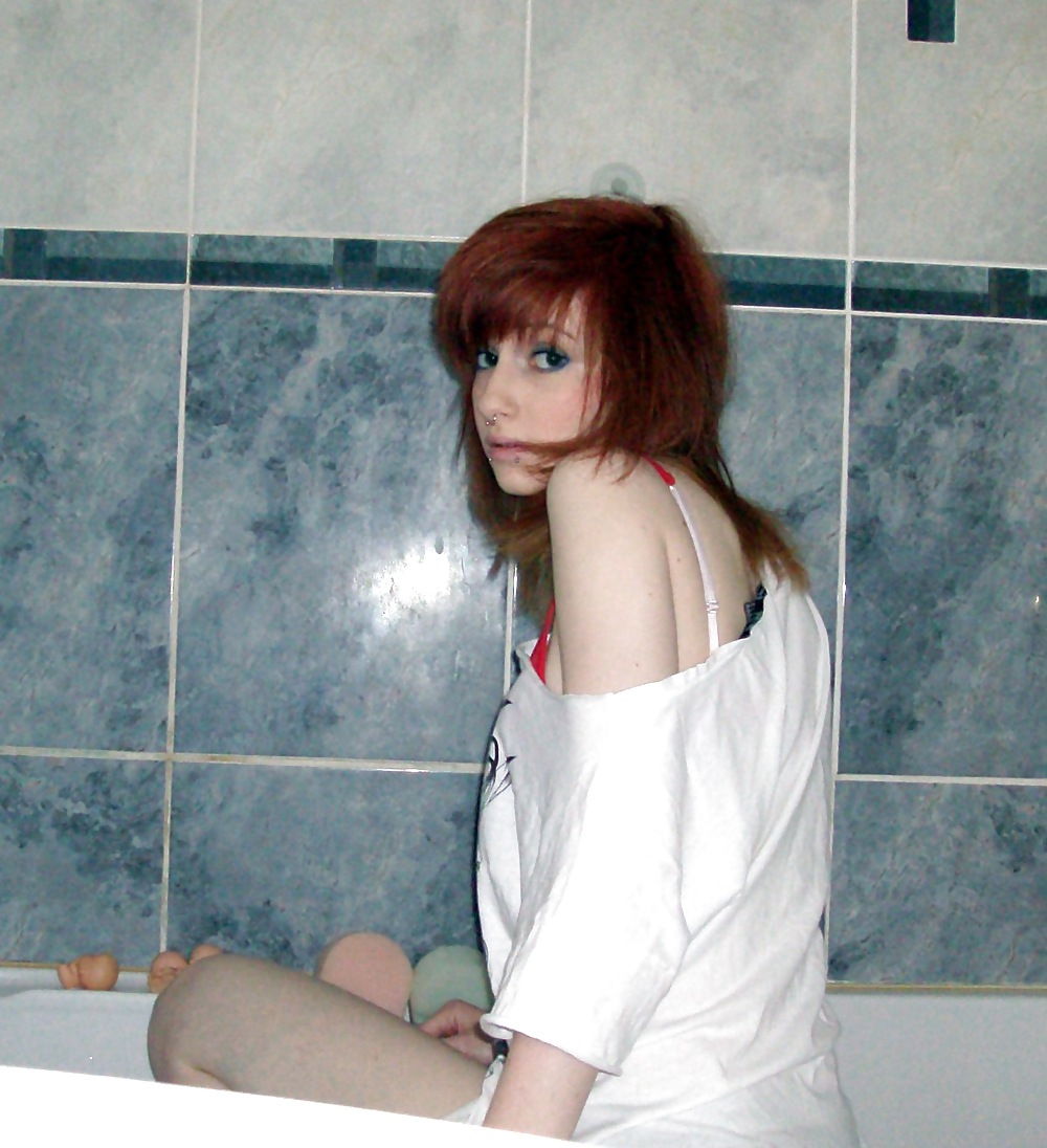 Realy Hot Young Redhead pict gal