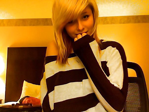 Cute Teen Blonde :) pict gal