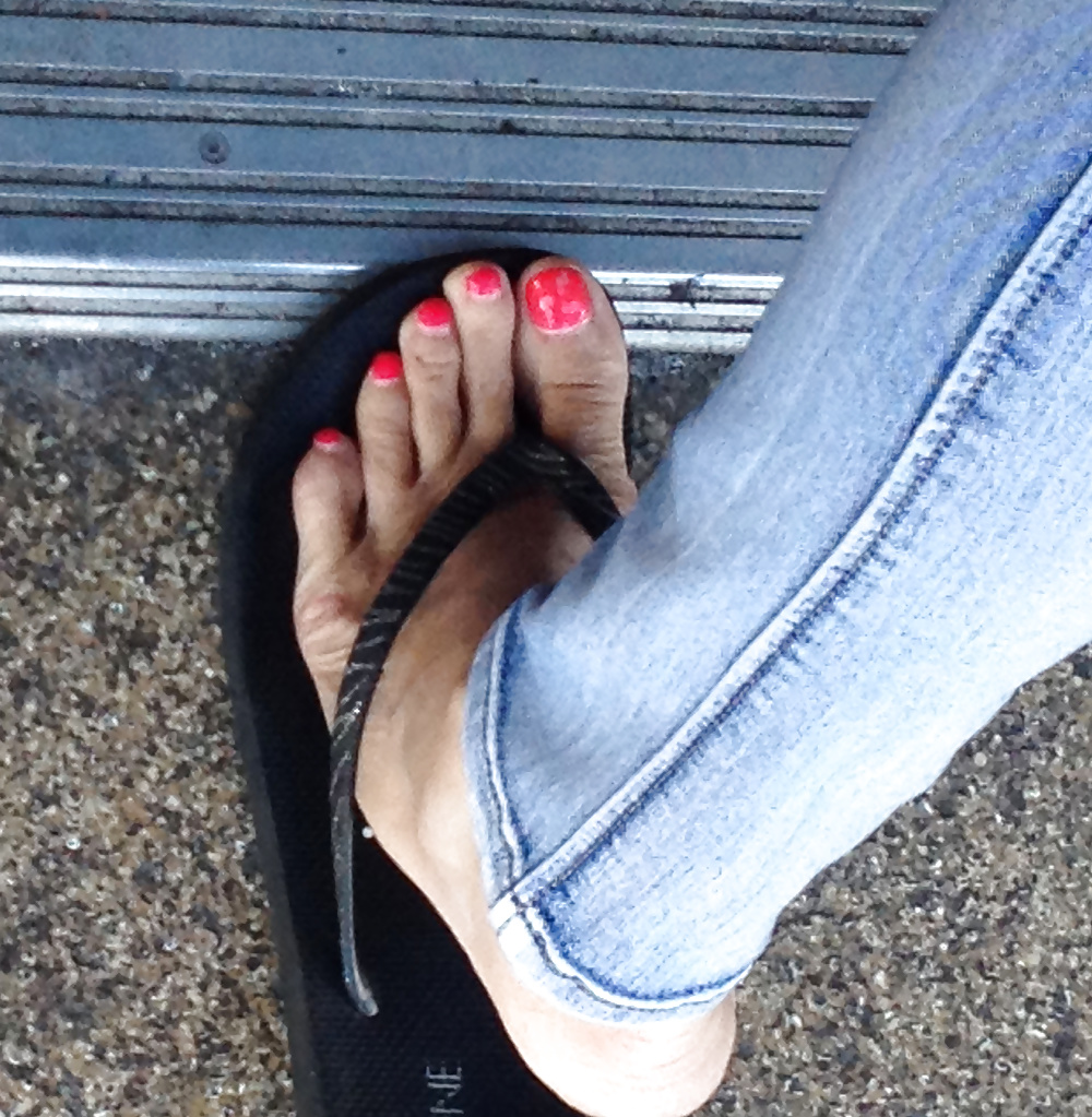 Feet barefoot sandals fetish toes and soles pict gal