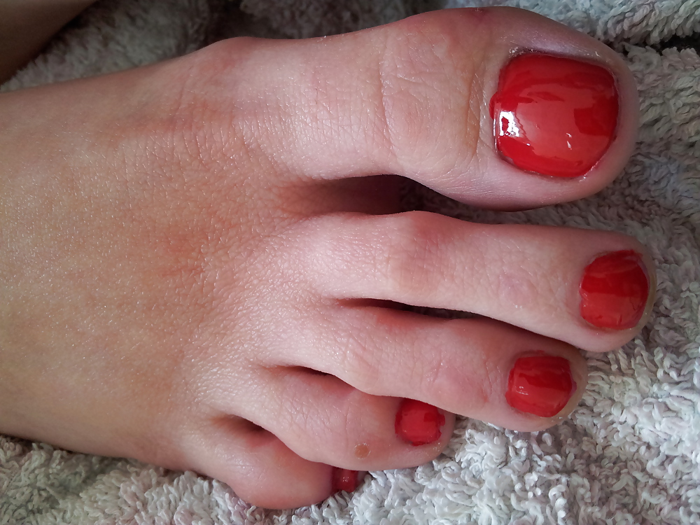 Wifes sexy polish red toe nails feet 2 pict gal