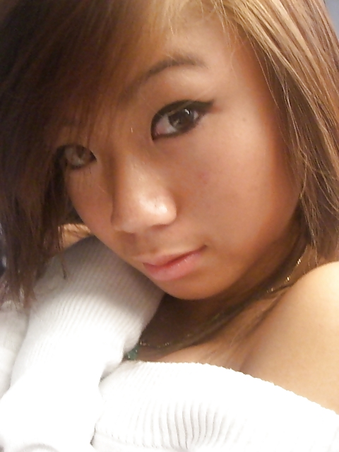 Pretty Amateur Asian pict gal