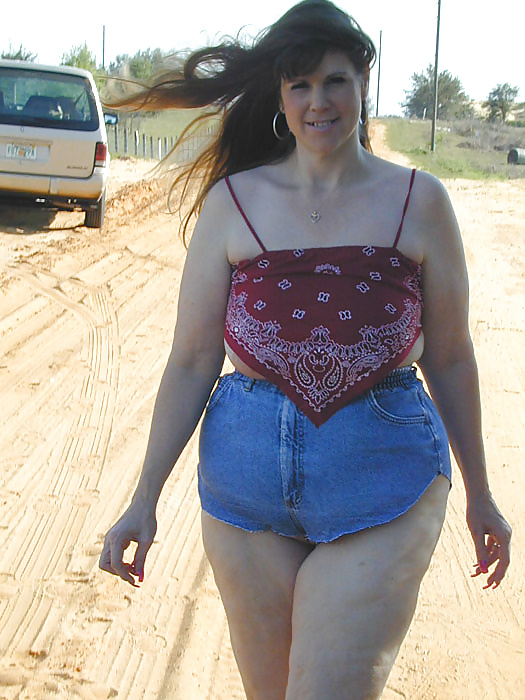 Robyn part 2. tall lanky BBW MILF pict gal