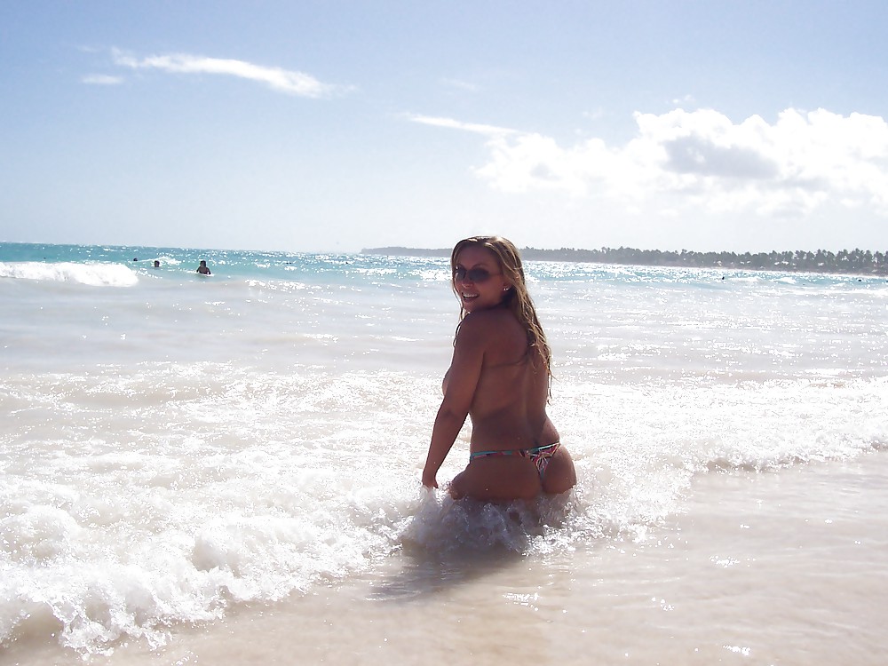 amateur girlfriend topless at the beach pict gal