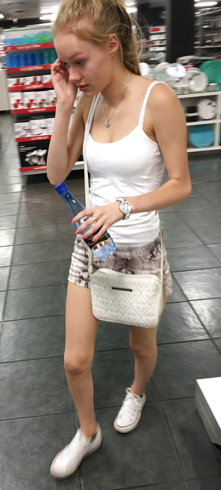 Tight blonde mall teen pict gal