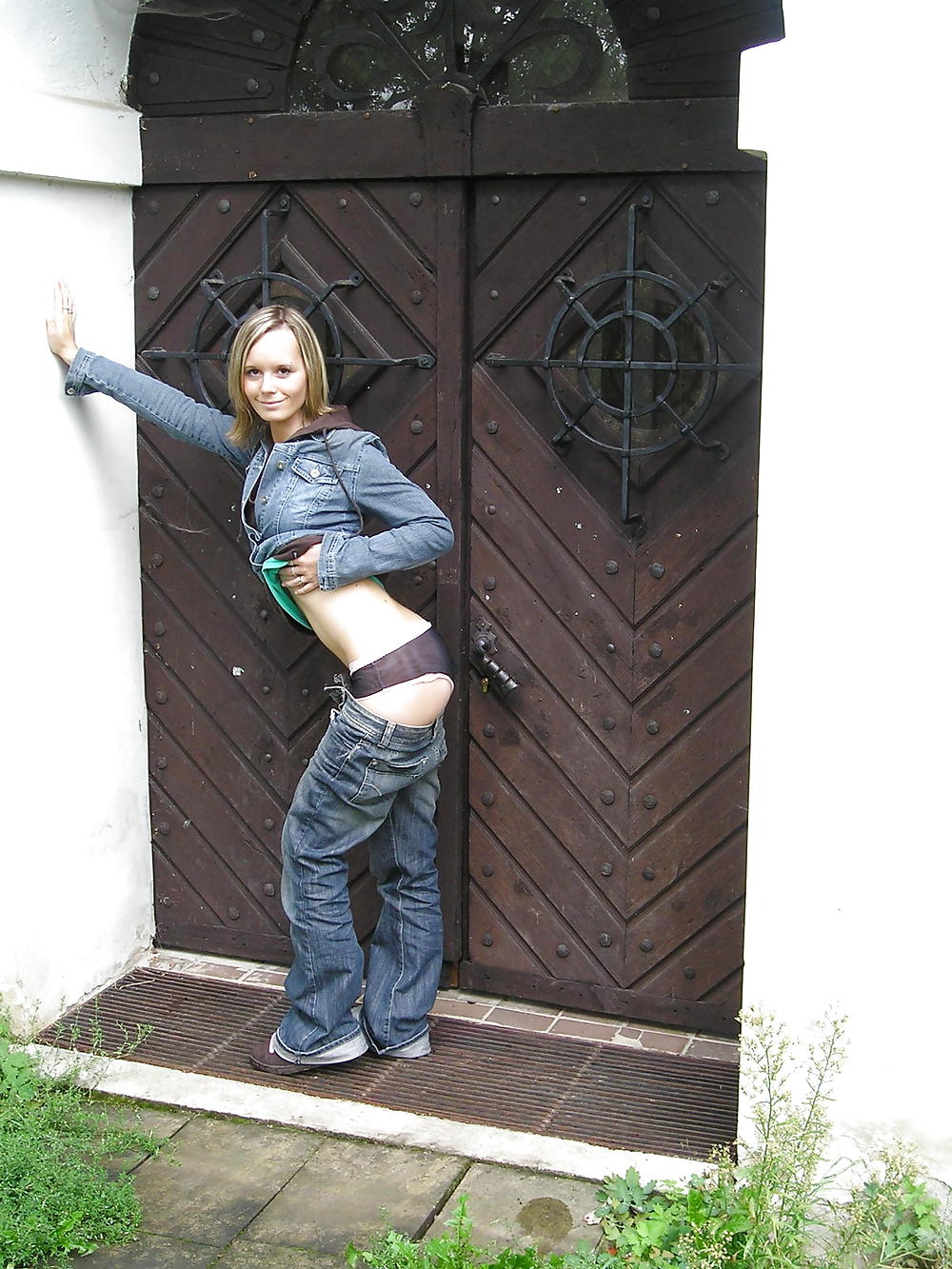 Having fun in public pict gal