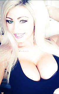 Sofia - Busty Italian Sexy girl on facebook selfi pict gal