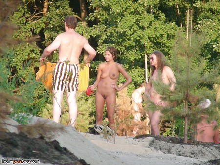 Naked amateur babes