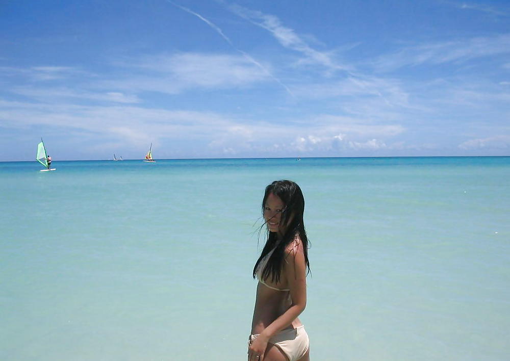 Asian beauty on holiday pict gal