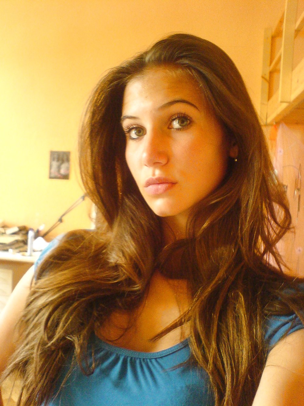 She knows that she is hot pict gal