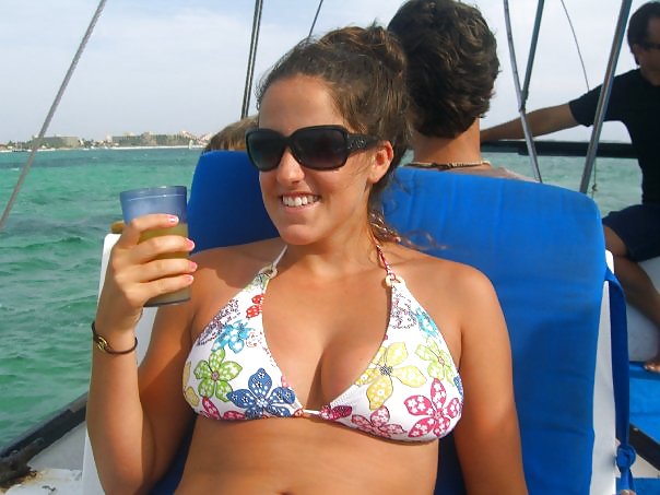 Sexy in Bikinis pict gal