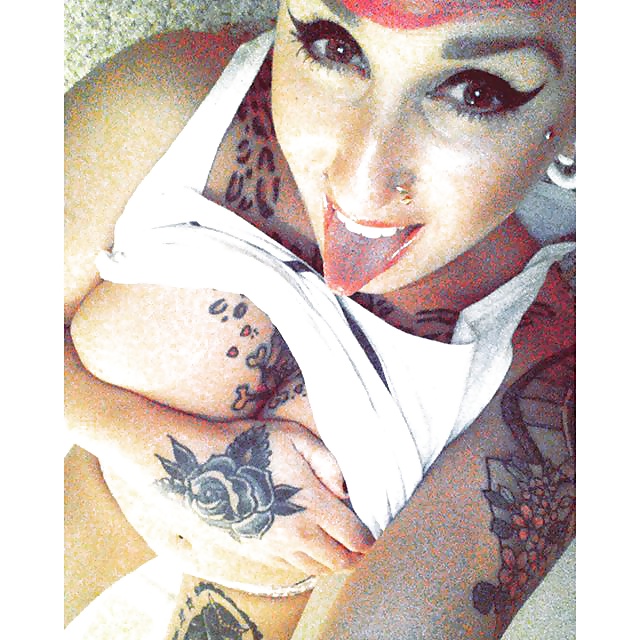 ThePinkLady - Just A Quick Selfie Tease pict gal