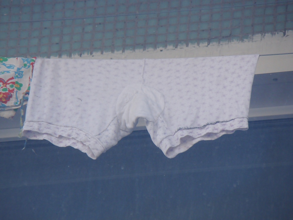 Knickers and panties on a clothesline! Amateur! pict gal