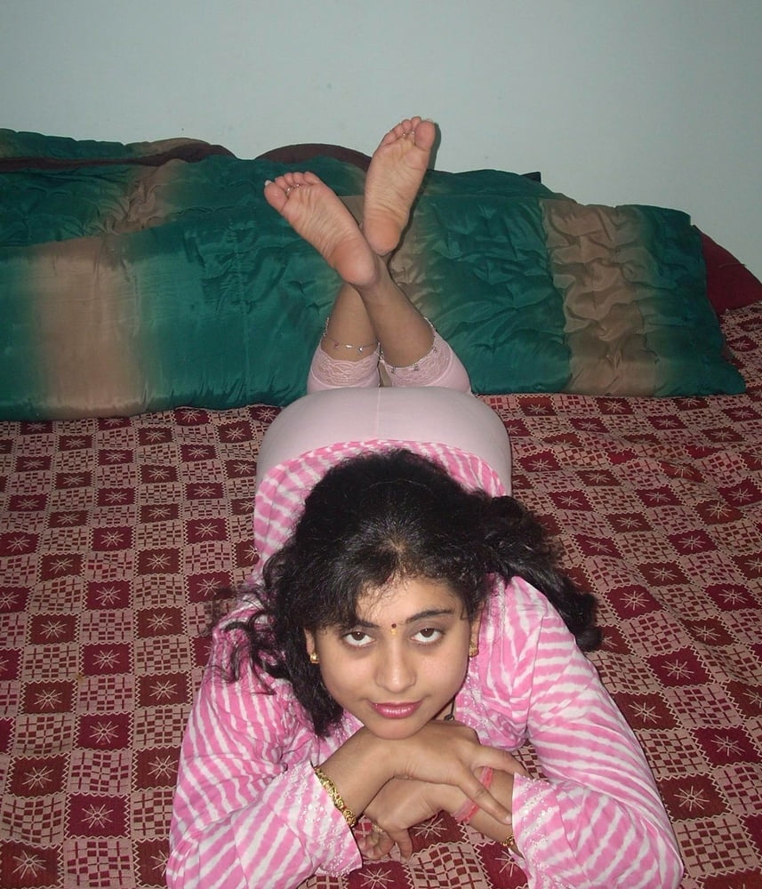 Divyas Sexy Indian feet - 48 Photos 