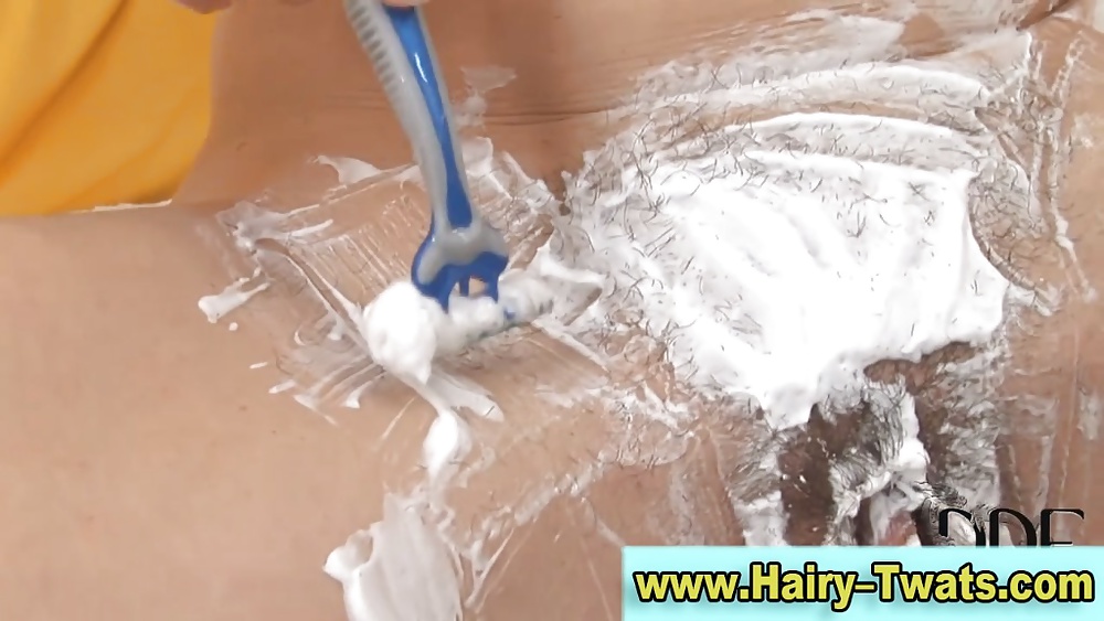 shaving pussy pict gal
