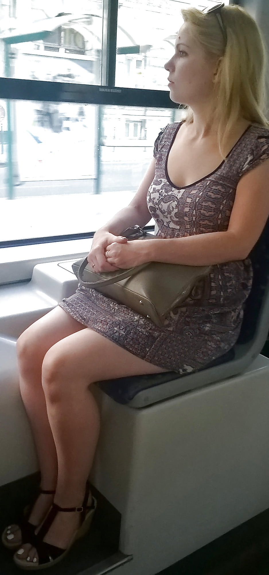 Candid young slut : public transport II pict gal