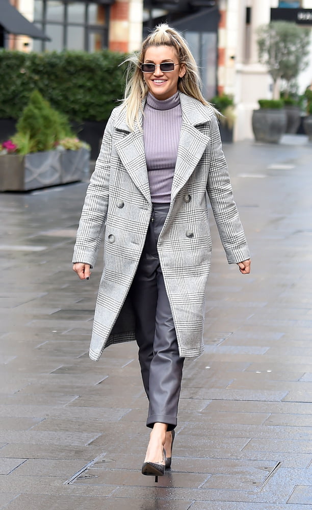 Female Celebrity Boots & Leather - Ashley Roberts- 19 Photos 