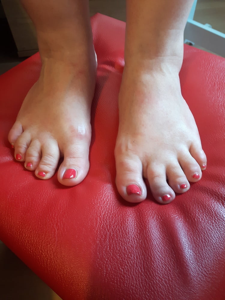 Wifes feet in nylon