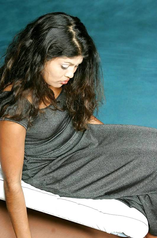 Indian MILF pleasuring by poolside pict gal
