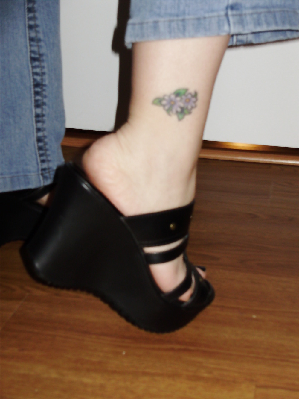 smell my feet pict gal