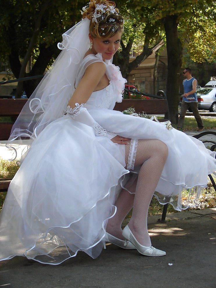 wedding-Bride upskirt-2 pict gal
