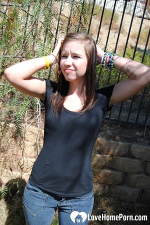 outdoor seduction makes me even more horny         