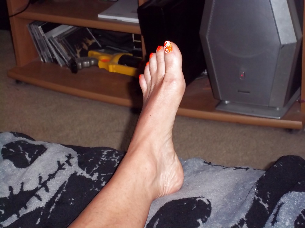 Chance's long tan legs and neon orange toes pict gal
