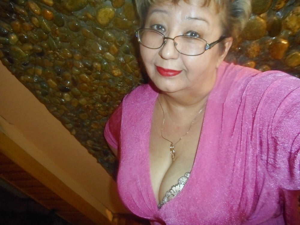 Веб камера мамочки. Женщины в возрасте по веб камере. Груди пожилых русских женщин.