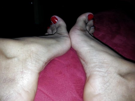feet pantyhose