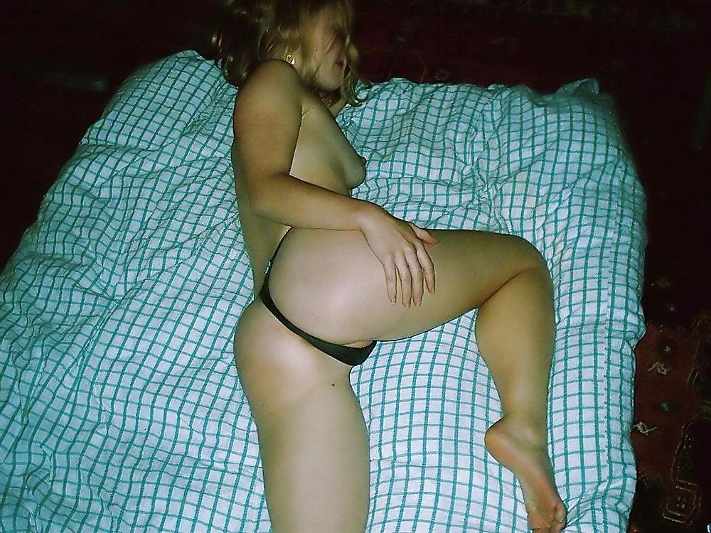 BLONDE AMATEUR IS HORNY pict gal
