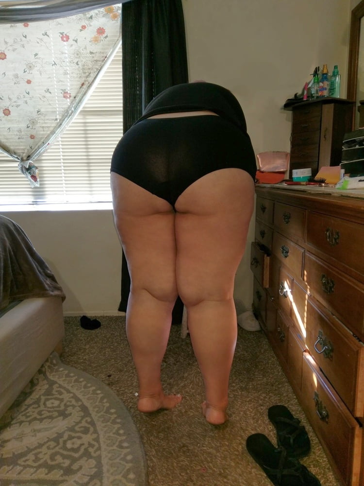 BBW wife trying on her new panties - 6 Photos 