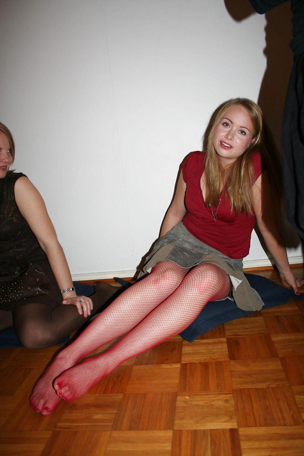 Amateur Young Pantyhose Feet 2 pict gal