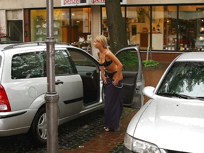 Changing clothes in public - N. C. pict gal