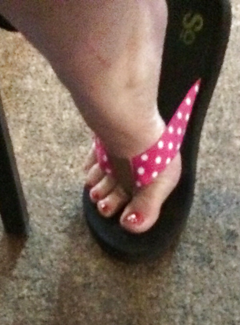 Wife's cute feet and toes in flip flops I jerked off in! pict gal